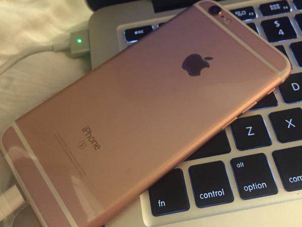 iPhone 6s: Kundin erhält roségoldenes iPhone zu früh und fertigt Benchmark an