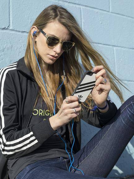 adidas bietet in der Originals-Serie gleich drei Designer-Hüllen für Apples Smartphone